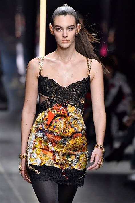 vittoria ceretti versace dress|Vittoria Ceretti catwalk Versace SS23 .